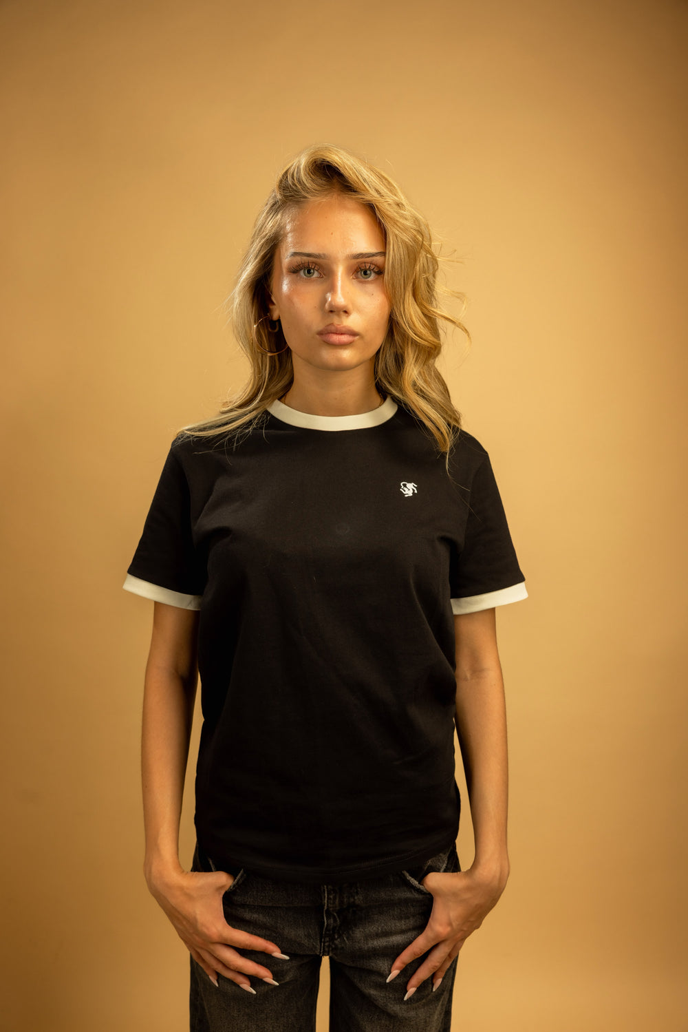 Contrast Tee Black